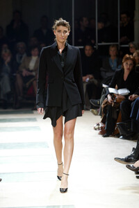 155388596_AzzedineAlaia2003WomenRTW15.thumb.jpg.590f23d48f297daf3f3510bd3c2814b5.jpg