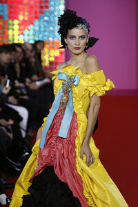 687017467_ChristianLacroix2008HauteCouture247.thumb.jpg.3385b8a4ef2592df7d420fe3adb397da.jpg