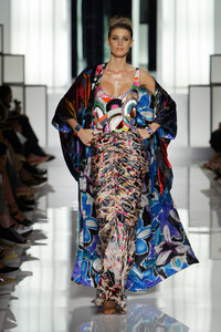 866186983_EmanuelUngaro2003HauteCouture207.thumb.jpg.9728ba9f41f5625932c27a5c162cd3d6.jpg