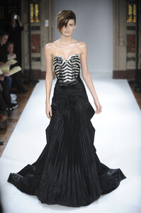 941941867_AnneValerieHash2008HauteCouture39.thumb.jpg.d6b24bb3d74d079139305966aad6cc5e.jpg