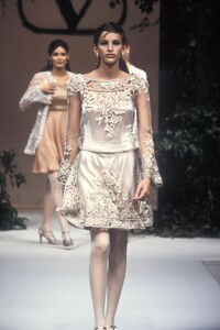 1246521867_Valentino1994HauteCouture78.thumb.jpg.75296da337d3341f2605639b05bc66ec.jpg