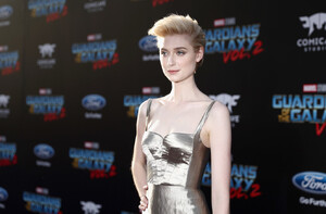 Elizabeth+Debicki+World+Premiere+Marvel+Studios+qCUcmY_sSnwx.jpg