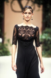 806644699_Valentino1994HauteCouture122.thumb.jpg.426bc1076bc9a5d8981d44c051db37eb.jpg