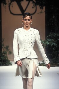 849646969_Valentino1994HauteCouture120.thumb.jpg.011e14bb79a909b18b73445d6ef4c5fc.jpg