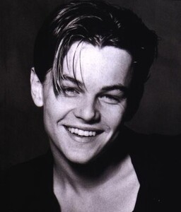 Black-and-White-Photos-leonardo-dicaprio-24856913-341-399.thumb.jpg.1349598d686c6406f68208fd7734be1e.jpg