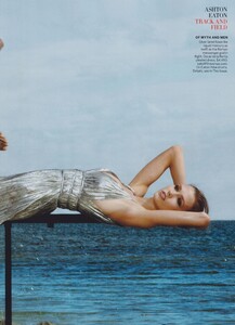 Leibovitz_US_Vogue_June_2012_06.thumb.jpg.1911450f13cb6cf954628ff4532ecfd1.jpg