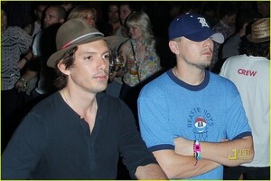 Leonardo-DiCaprio-Coachella-with-Lukas-Haas-leonardo-dicaprio-21126818-500-334.thumb.jpg.963bba289c7356ec8854d602a8e7f9f5.jpg