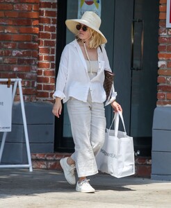 emily-osment-out-shopping-in-los-angeles-05-26-2022-4.jpg