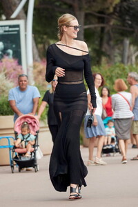 toni-garrn-looks-stunning-in-black-as-she-leaves-the-hotel-martinez-during-the-75th-cannes-film-festival-in-cannes-france-220522_2.jpg