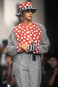 chanel-ss-87-2.thumb.jpg.1c96ef25e2cd295a8869ccad95dae193.jpg