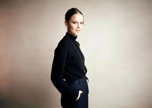 clara-rugaard-i-am-mother-portrait-session-at-the-2019-sundance-film-festival-2.thumb.jpg.6cf277d98bbd904b61cd7c115254c2e6.jpg