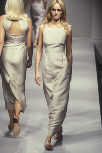 1356589648_AlbertaFerretti1996WomenRTW43.thumb.jpg.f07a02921e7bf81b3c4a224379804637.jpg