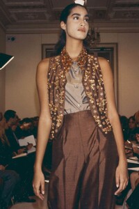 1004609402_PradaRTW-SpringSummer1990(1).thumb.jpg.63ce61751b3ab1ab814873290b62966b.jpg