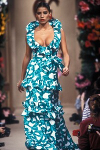 1181529536_YvesSaintLaurent1992HauteCouture113.thumb.jpg.a906e4e197b6af33c05200fad897781c.jpg