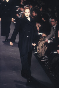 1247285991_DriesVanNoten1995WomenRTW8.thumb.jpg.69ced93ec2964c016fa6d467ed2b9044.jpg