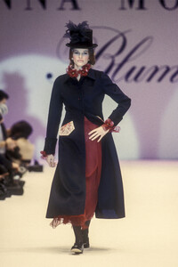 1600799268_Blumarine1993WomenRTW111.thumb.jpg.d5ea53ef76a8353dbe795e314a82cad1.jpg