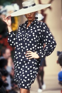 19672491_YvesSaintLaurent1992HauteCouture82.thumb.jpg.636d47864d221c055acec841557fdddc.jpg