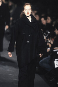 2059109418_DriesVanNoten1995WomenRTW65.thumb.jpg.cc0c891ba3aabdd7d3ca7c89911939fa.jpg