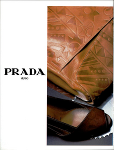 Grignaschi_Prada_Spring_Summer_1984_03.thumb.png.f56834a62f4ffb57807b5ae636d03af4.png