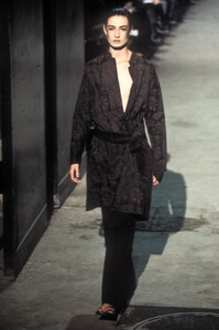 1482549228_DriesVanNoten1998WomenSS57.thumb.jpg.88a48f7d66b32e3e7a7ed78133048c02.jpg