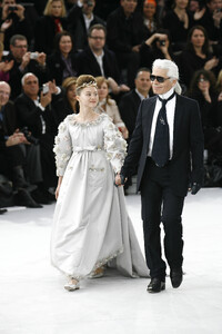 1509631947_Chanel2008HauteCouture326.thumb.jpg.a9f8735c0faaf4c6e75e50b2a829dbf2.jpg