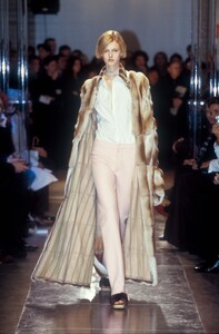 1820965991_Fendi1999WomenRTW46.thumb.jpg.3deda77badd01648d767f6995d6c7132.jpg