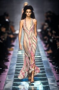 2139024162_Versace2000WomenRTW98.thumb.jpg.d60934d47ebcf2dd923609c21846a57a.jpg