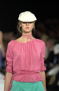 583896438_MarcJacobs2001WomenRTW5.thumb.jpg.33e392a8b7355861518d97924c4be94c.jpg