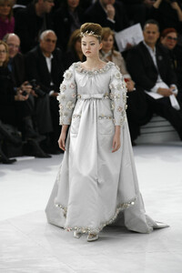 960061899_Chanel2008HauteCouture315.thumb.jpg.c8f79a69dae3c57370a621e748434d1b.jpg