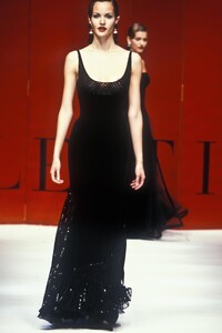 98870608_Valentino1993HauteCouture199.thumb.jpg.38cab53f2edf0161b8b1e63ed5087a2b.jpg