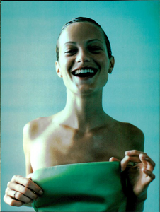 Pretty_Borthwick_Vogue_Italia_August_1996_06.thumb.png.a0b19be76d519ce0e550e930e1734418.png