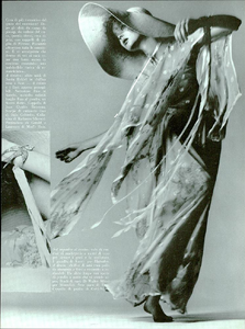 Sorprese_Vogue_Italia_January_1971_37.thumb.png.8121f89762bd82060c42d6f49f35c8c2.png