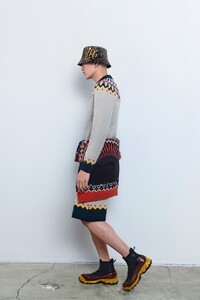 burberry-resort2020-london18.thumb.jpg.e4d571aaff5be6b7615bafc7b2f521e8.jpg