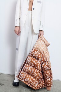 burberry-resort2020-london29.thumb.jpg.8cc8b497cdf18e858422f19ac0b1ad56.jpg