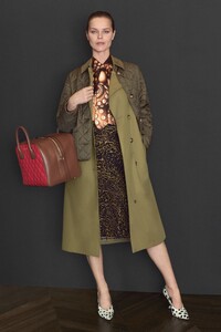 burberry-resort2020-london30.thumb.jpg.4974173a5d064a79522910c370ac6257.jpg