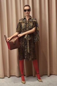 burberry-resort2020-london31.thumb.jpg.c9a211f8e81de77ea2633d17ba4f9cde.jpg