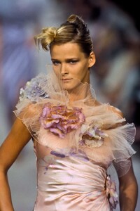 1963228108_EmanuelUngaro2000HauteCouture28.thumb.jpg.b7c68b7190a850ce4836f88b90e39a85.jpg