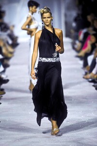 630802300_EmanuelUngaro2000HauteCouture54.thumb.jpg.c7d1560407609a7212ed7955c7b036e4.jpg