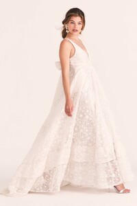 D1436-1043-DEVYN-GOWN-TRUE-WHITE_004.thumb.jpg.59671571ccfcd0d36a648263f8295ddf.jpg