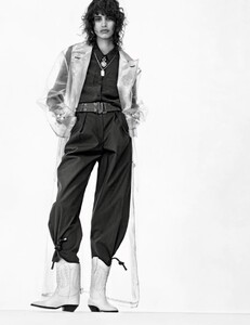 MacDonald_Vogue_Paris_March_2017_04.thumb.jpg.9ed1ec086962a4b66ccee2d1c521ec23.jpg