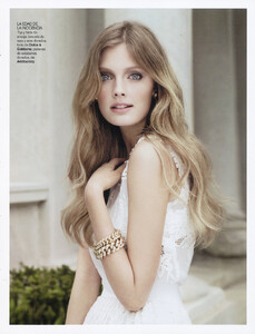 711386325_ConstanceJablonski(VogueSpainFeb2011)(10).thumb.jpg.9f4b65a7cca211e706fc23936cf6a9dc.jpg