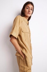 S50-22CR1346_EstateLogoCollaredSleeveShirt_Taupe-211033-Aje-1807.jpeg