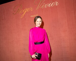 halston-sage-at-roger-vivier-dinner-in-west-hollywood-12-09-2022-3.jpg