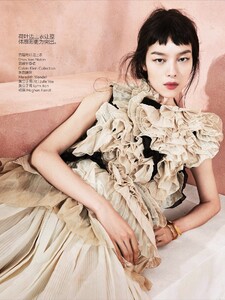 fei-fei-sun-by-sharif-hamza-for-vogue-china-may-2014-2.thumb.jpg.c55c41b9222256946810f112a170e5fc.jpg