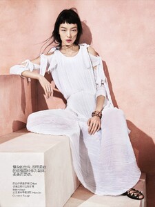 fei-fei-sun-by-sharif-hamza-for-vogue-china-may-2014-7.thumb.jpg.e02cb0452d34cca1fbbe0fd90ce12a2a.jpg