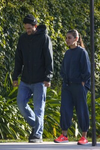 mila-kunis-and-ashton-kutcher-at-erewhon-market-in-studio-city-01-06-2023-1.jpg