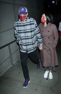 mila-kunis-and-ashton-kutcher-exits-the-la-lakers-vs-brooklyn-nets-in-los-angeles-11-13-2022-5.jpg