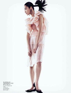 vogue-china-june-2013_sunghee-jihye-yumi_(5).thumb.jpg.4979aad6b0aa73e934bad169280513ba.jpg