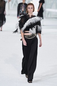 -0061-Chanel-RTW-SS21.thumb.jpg.7a7d86ac4168d603c2b2b24d51ae10cb.jpg