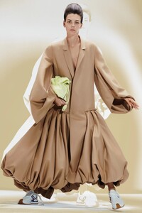 00021-Loewe-RTW-Spring-21.thumb.jpg.b68a17e49c8451f4537f030821d05559.jpg